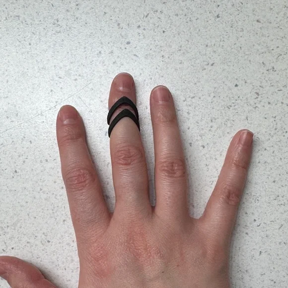 Rogue + Wolf Midi Ring - Picture 2 of 5